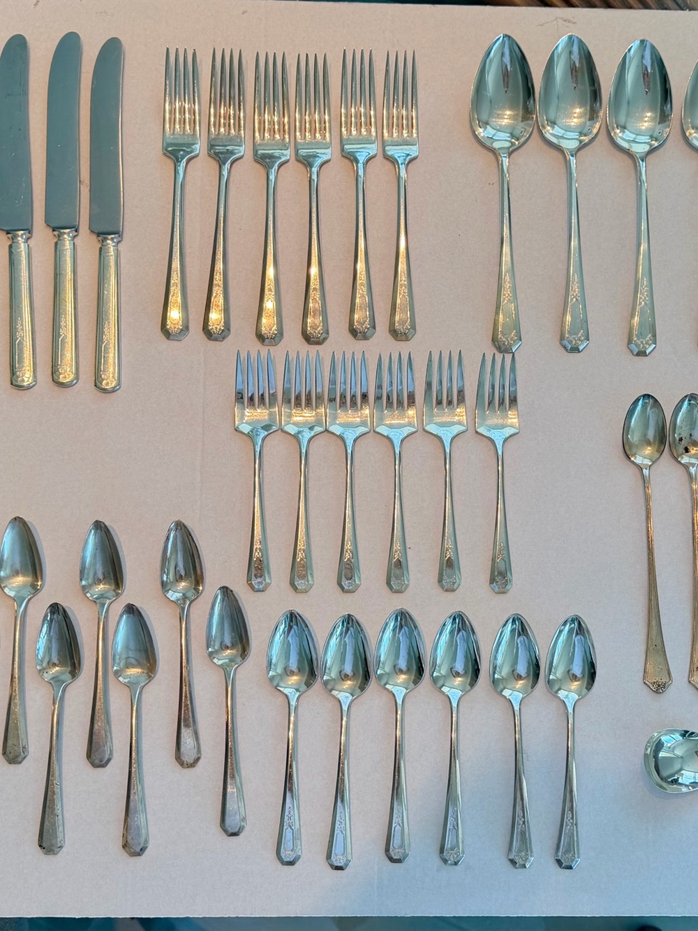 Vintage Wm. Rogers Mfg Co. Silverplate Flatware 30 pc set